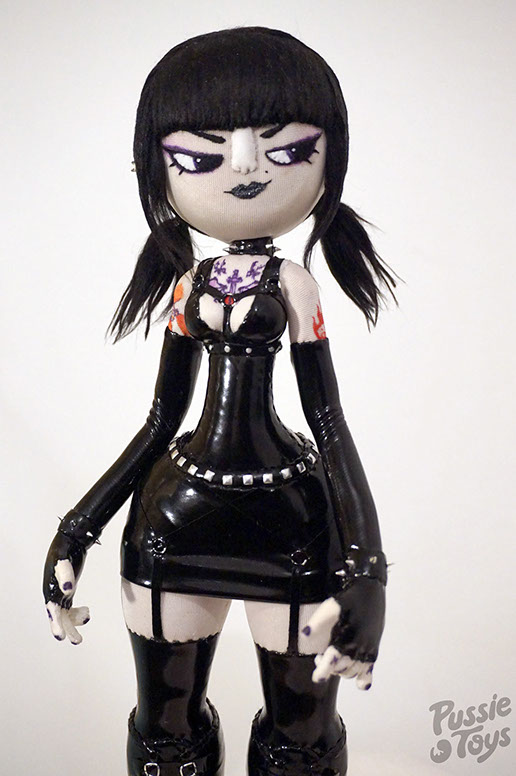 Three Times Never; SomeStrangeThings; Pussie Toys; Designer Toy; Toy Art; Barcelona; sculpt; Marcos Lorenzo; Barcelona; Clara Raurich