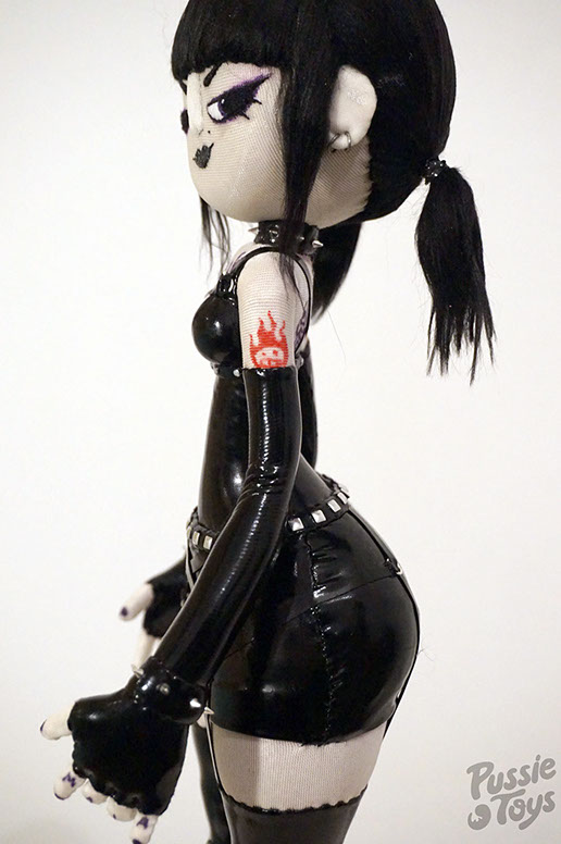 Three Times Never; SomeStrangeThings; Pussie Toys; Designer Toy; Toy Art; Barcelona; sculpt; Marcos Lorenzo; Barcelona; Clara Raurich